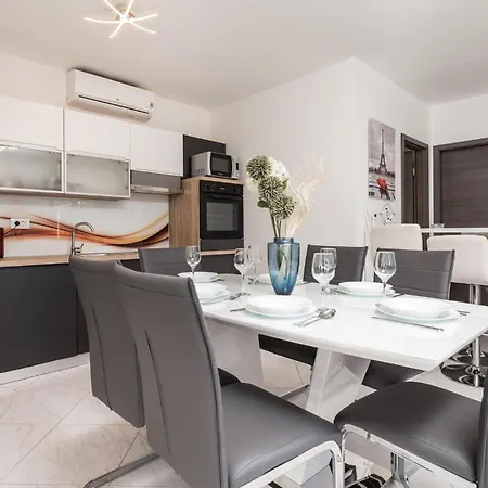 Nice Home In Rukavac With Sauna Casa vacanze *