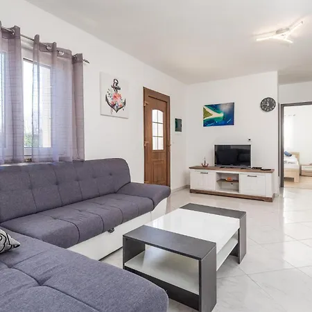 Gorgeous In With Kitchen Semesterbostad Rukavac (Primorje-Gorski Kotar)